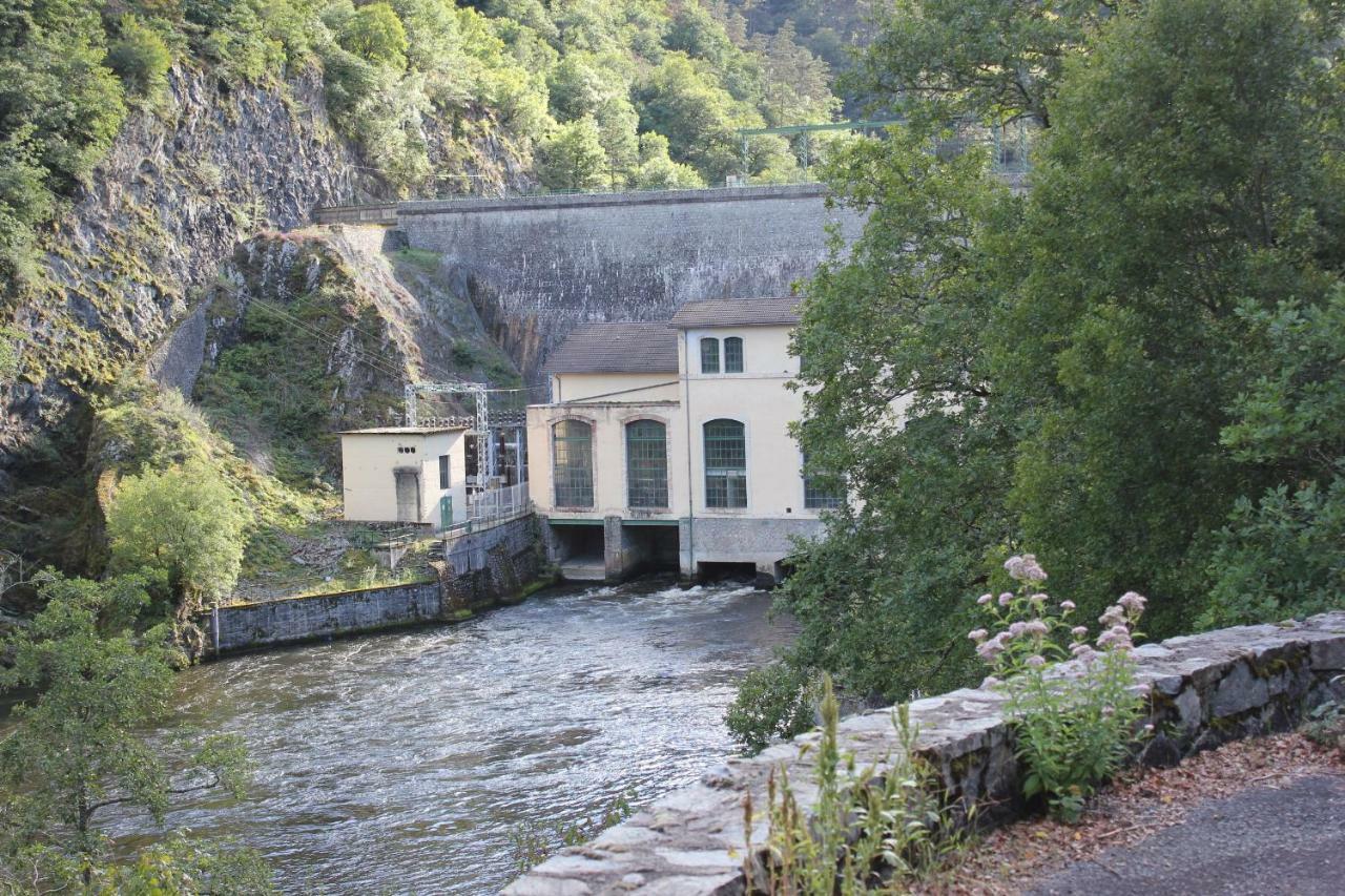 Maison Le Barrage Saint-Gervais-dʼAuvergne Exterior foto